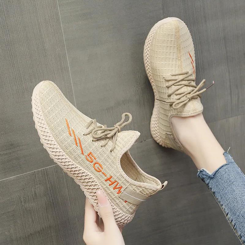 Fashionable running shoes with soft soles trendy fly woven mesh Korean version casual sports single shoes