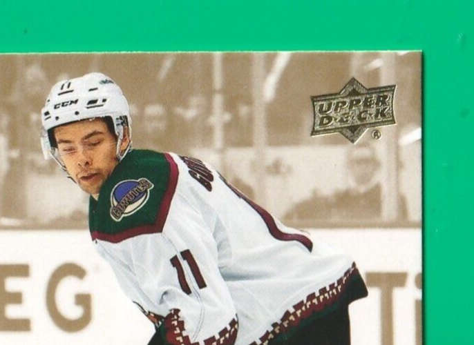 2023-24 Upper Deck Rookie Retrospective Gold #RR9 Dylan Guenther Arizona Coyotes